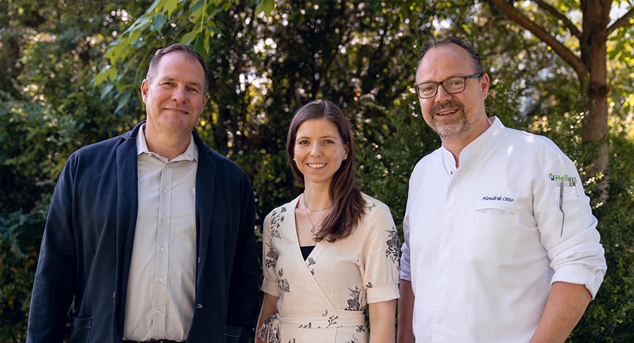 Hendrik Otto (Leiter Quality and Sustainable Culinary), Verena Kaiser (Ökotrophologin) und Till Braumann (Leiter Geschäftsbereich Catering) (Foto)
